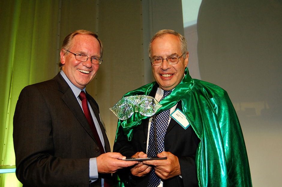 Former MBC chair Joe Dwek MBE receives an Environmental Champion Award at the Northwest Business Environment Awards 2008 from George Ager of the Environment Agency.