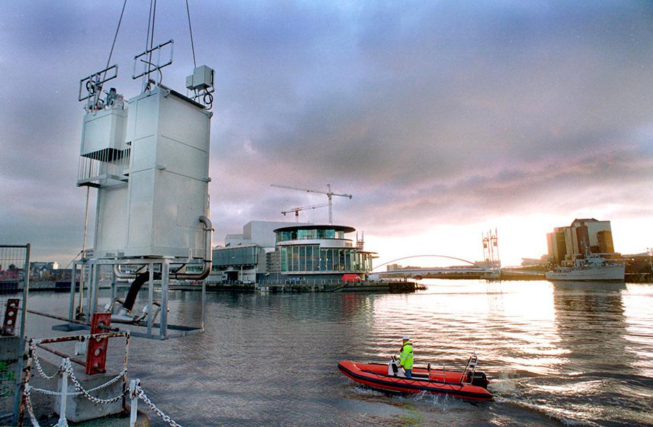 Oxygenation unit being installed at Salford Quays.